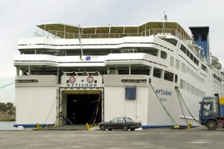 Διαπληκτισμοί και αντεγκλήσεις στο λιμάνι του Πειραιά