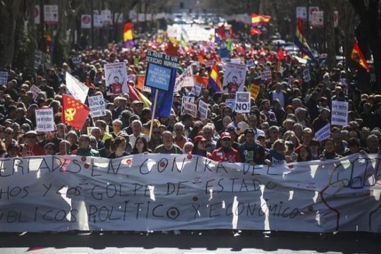 Ρωγμές στο Τείχος της λιτότητας