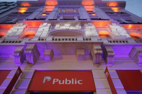 Διασταύρωση απόψεων για τις σχέσεις συγγραφέων με την εξουσία