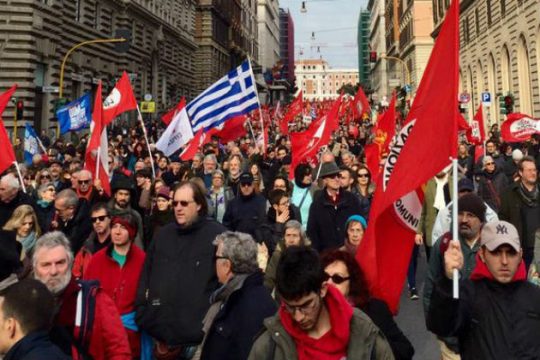 Διαδηλώσεις αλληλεγγύης στην Ελλάδα σε Ιταλία και Σκοτία