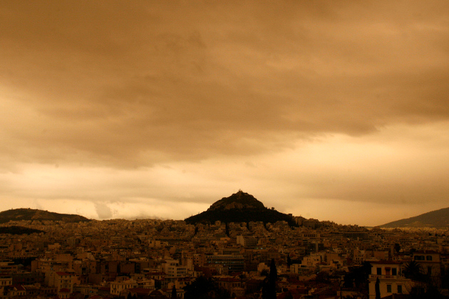 Νέο κύμα σκόνης καλύπτει τη χώρα