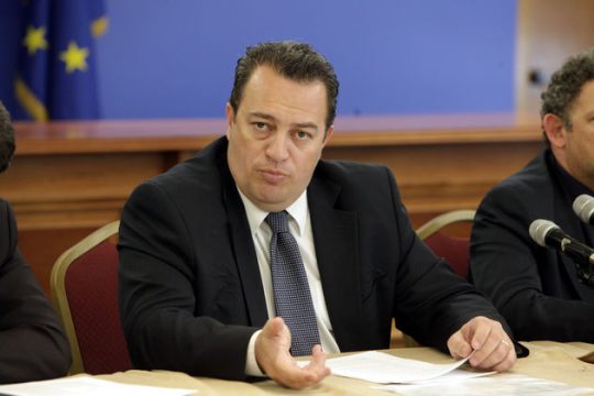 «Τα περί “αριστερής παρένθεσης” θυμίζουν τη θεωρία των δύο άκρων»