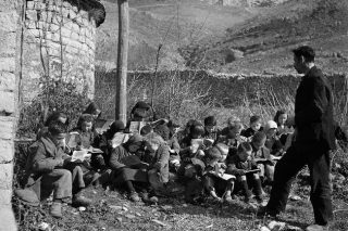 Θρανία στον κατήφορο