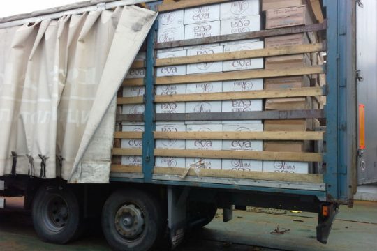Μεγάλη ποσότητα λαθραίων τσιγάρων σε φορτηγό πλοίο στην Κορώνη