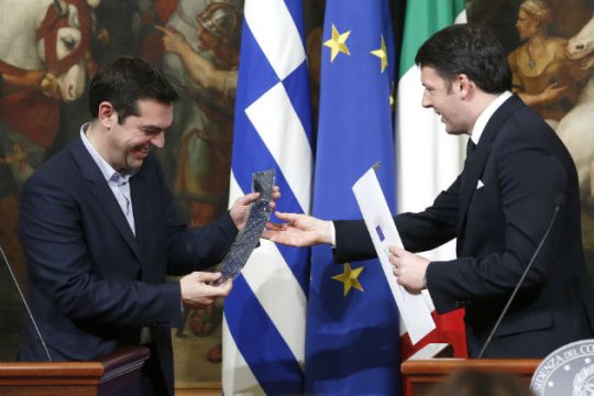 Οι υποσχέσεις, οι ταύτιση απόψεων και τα συμβολικά δώρα