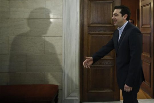 Σέβεται την ελευθερία της σάτιρας αλλά κρατά αποστάσεις από το σκίτσο της «Αυγής»