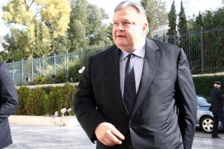 «Οχι» στις προγραμματικές «ναι» στις διαπραγματεύσεις