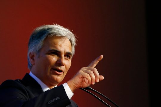 Τις δεσμεύσεις Σαμαρά θυμίζει η Αυστρία