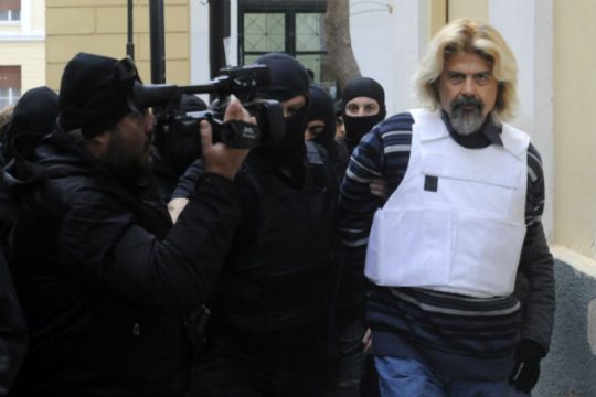 Δημόσια αυτοκριτική και «καρφιά» κατά Ξηρού από τους «Πυρήνες»