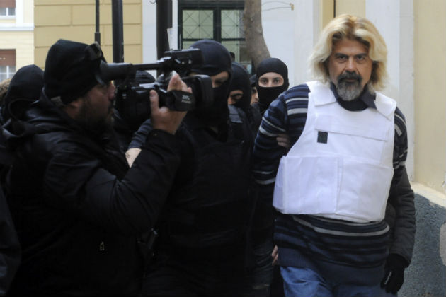 Δημόσια αυτοκριτική και «καρφιά» κατά Ξηρού από τους «Πυρήνες»