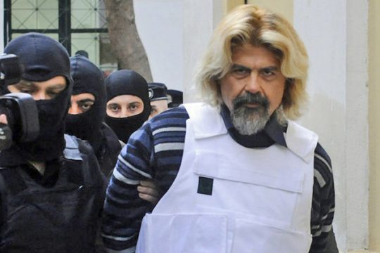Στα… κάγκελα κατά του Ξηρού