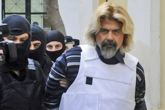 Στα… κάγκελα κατά του Ξηρού
