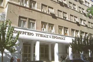 Στη διάθεση του υπουργού Υγείας οι παραιτήσεις των ΥΠΕ