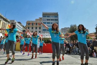 Με τραγούδι και χορό ενάντια στον ρατσισμό