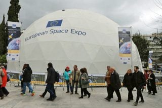 Μια βόλτα από το Σύνταγμα… στο Διάστημα