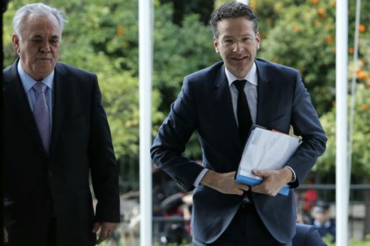 Αφόρητες πιέσεις στη νεοσύστατη κυβέρνηση