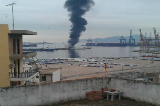 Ενας νεκρός απο πυρκαγιά στο «High Speed 5» στη Δραπετσώνα
