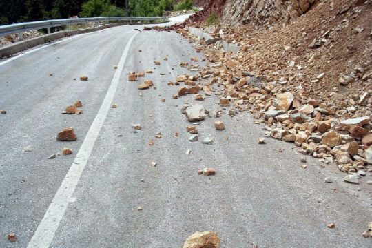 Κατολίσθηση έκλεισε τον δρόμο Φλώρινας – Καστοριάς