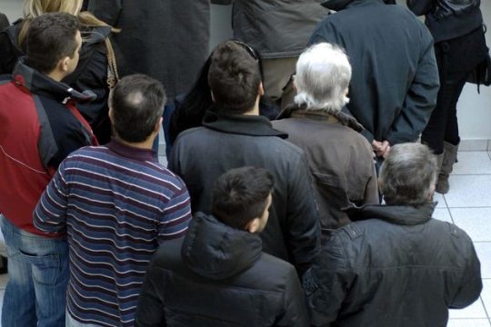 «Δεκαήμερο εκπτώσεων» για να κλείσει η «τρύπα» στα Ταμεία
