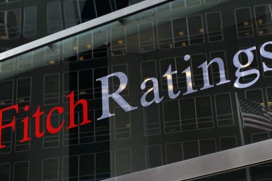 Δουλειά δεν είχε ο Fitch… μας τράβηξε μια υποβάθμιση