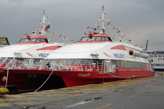 Ταλαιπωρία επιβατών λόγω βλάβης σε ταχύπλοα