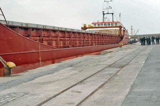 Γύθειο: Φορτηγό πλοίο με 11 κοντέινερ λαθραία τσιγάρα