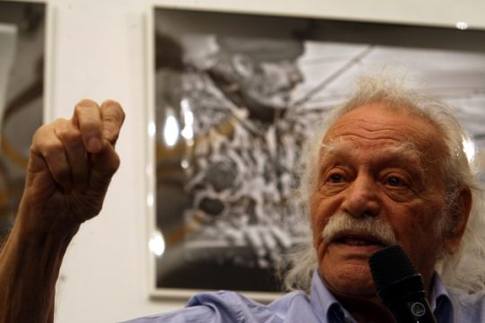 Γλέζος: Στις τράπεζες ή στο λαό τα επενδυτικά κεφάλαια;