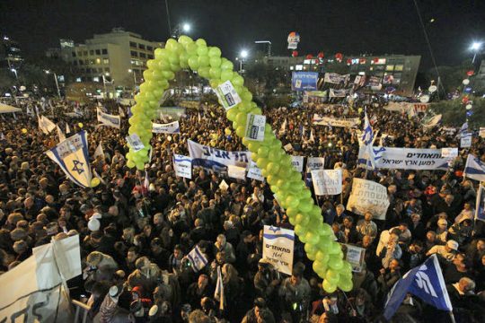 Στη σίγουρη ήττα βλέπει συνωμοσίες