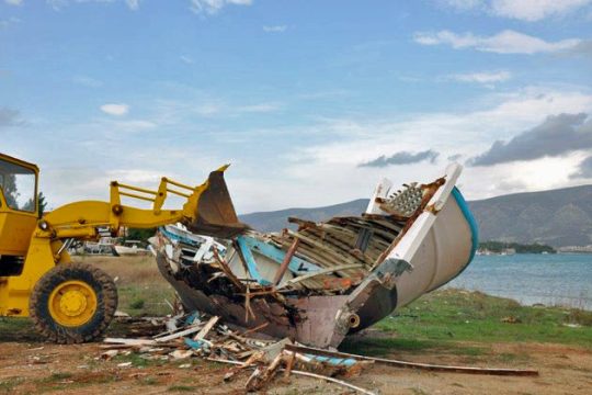 Καταστρέφονται ξύλινα καΐκια-κομψοτεχνήματα