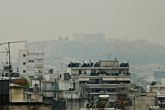 Βροχερός καιρός σε όλη τη χώρα