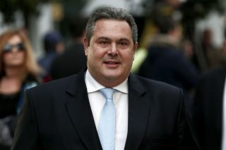 Στα δικαστήρια η κόντρα Θεοδωράκη – Καμμένου