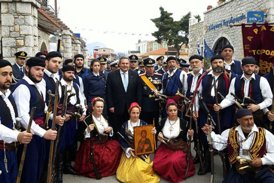 Ο Καμμένος σε σχολή δημοτικών χορών