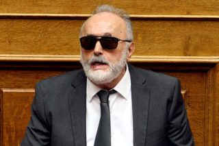 Δίπλα στις ελληνικές φαρμακευτικές