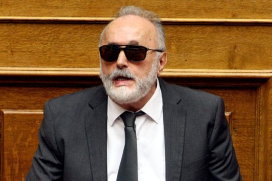 Δίπλα στις ελληνικές φαρμακευτικές