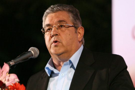 «Ξαναβγάζουν τη Χ.Α. στην επιφάνεια με περίεργο τρόπο»