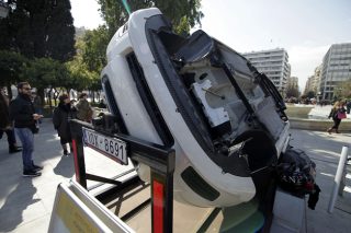 Στους εργολάβους τα φιλέτα, στο κράτος οι… λακκούβες