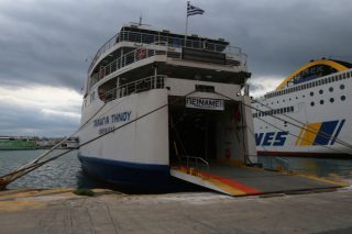 Σε απόγνωση ναυτικοί και… νησιά