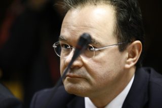 Λευτεριά στον Παπακωνσταντίνου!