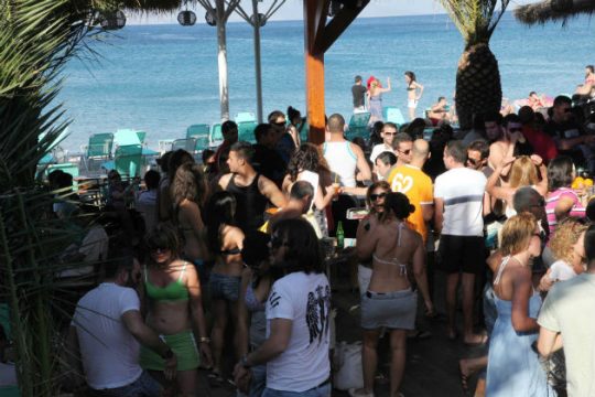Νοικοκυρές σε ρόλο… εφοριακού κατασκόπου