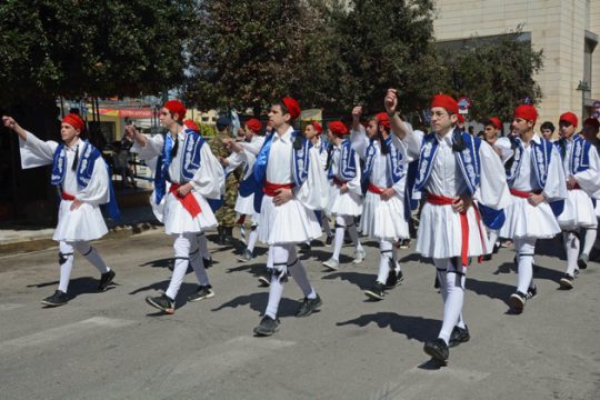 Ας αρχίσουν οι χοροί