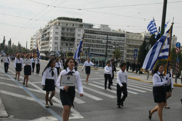 Τα μηνύματα των κομμάτων για την εθνική επέτειο