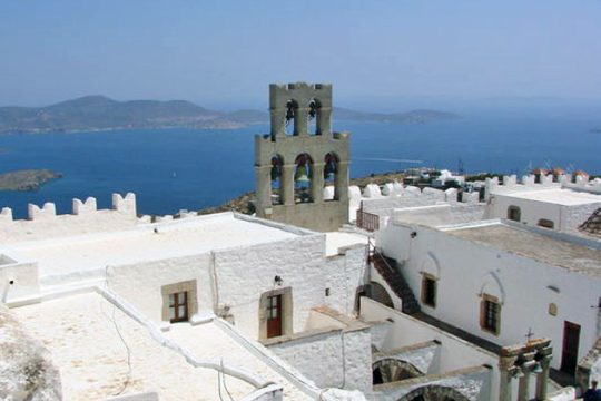 Με χρυσόβουλο διεκδικεί νησάκι η Μονή της Πάτμου
