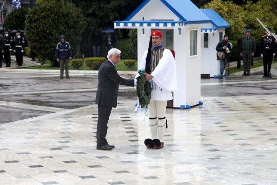 «Του χρόνου ο λαός να ζει μακριά από τον εφιάλτη της κρίσης»