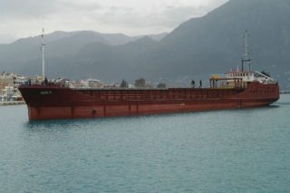 Χιλιάδες λαθραία τσιγάρα εντοπίστηκαν σε φορτηγό πλοίο