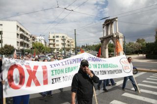 Σκληρό παζάρι για τα αναδρομικά των δημοτικών υπαλλήλων