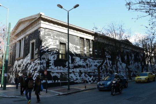 Κατεπείγουσα εισαγγελική έρευνα για το γκράφιτι στο Πολυτεχνείο