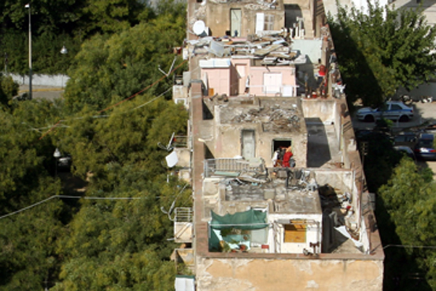 Σφραγίστηκαν οι εργατικές πολυκατοικίες στη Δραπετσώνα