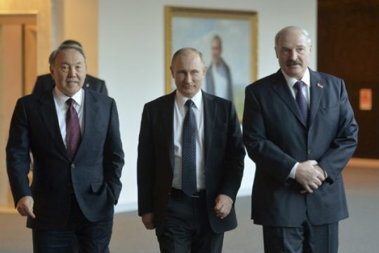 «Καταστροφική» η ρητορική για τις δυτικές κυρώσεις για τη Μόσχα