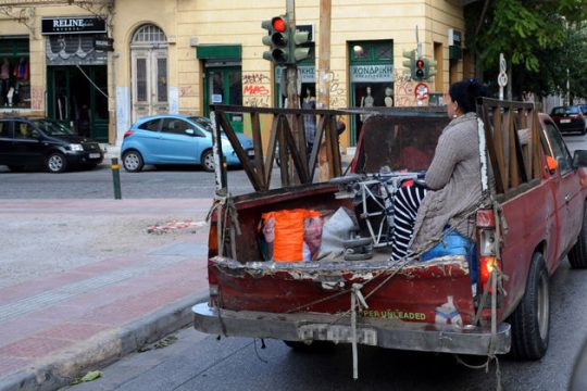 Στοχοποιεί τους Ρομά