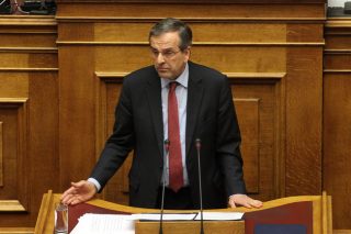 Κλιμακώνονται οι «γαλάζιες» επιθέσεις στην κυβέρνηση